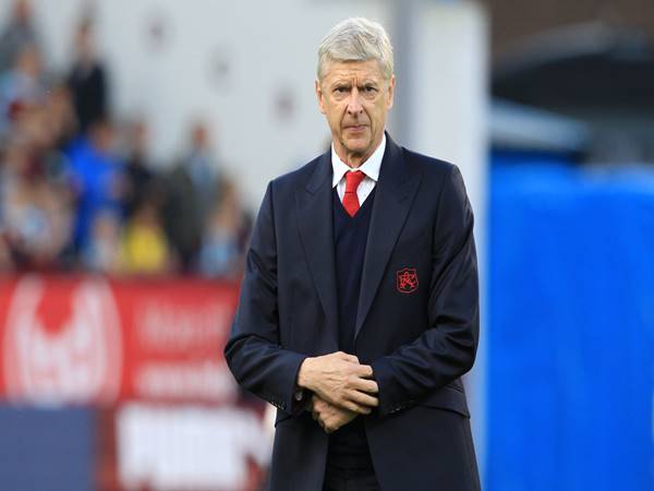 Huấn luyện viên Arsène Wenger